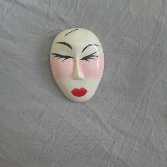 Vintage hand made art pin - Picture 1 of 3